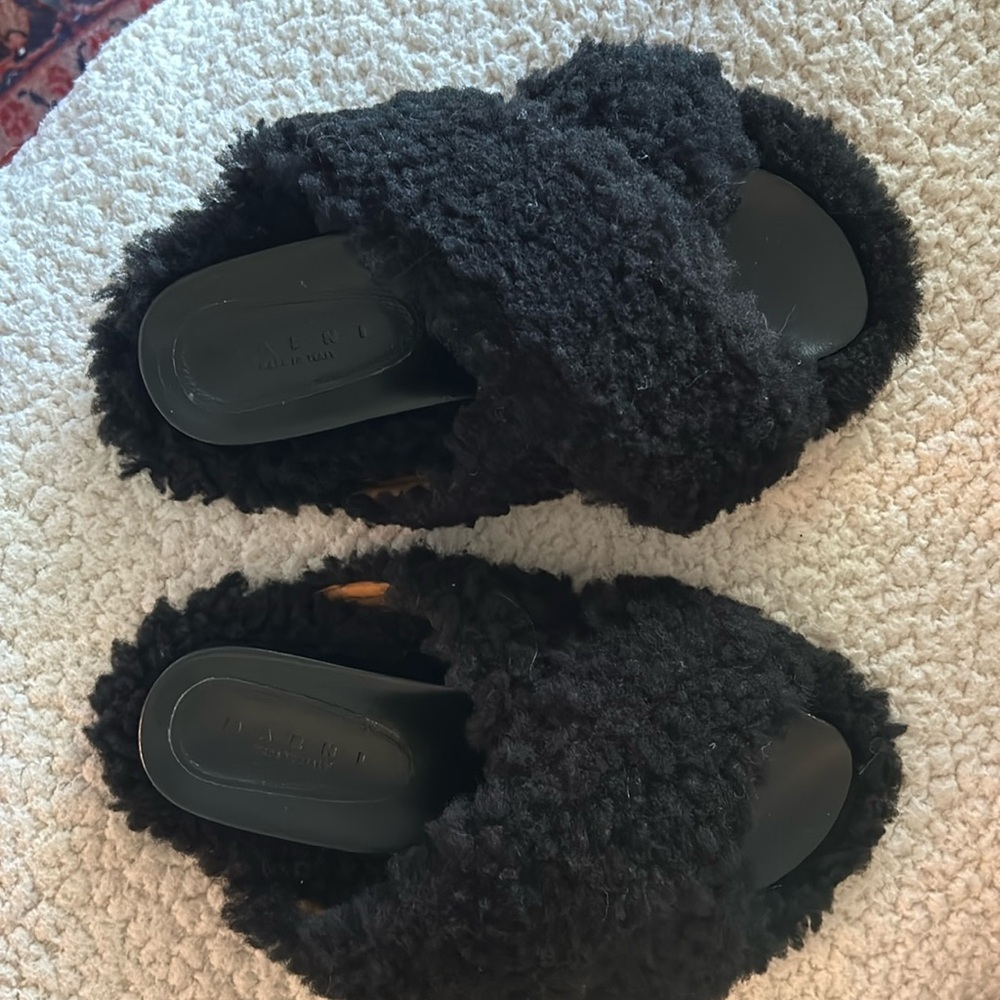 NEW MARNI black Icelandic shearling/leather Fussbett Sabot "black" slides
